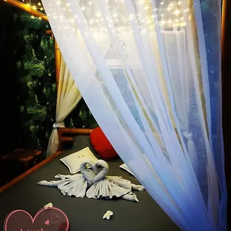 Lovely * Neuf-Mesnil